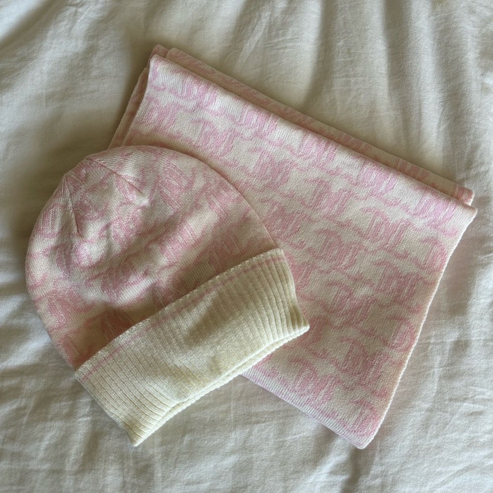 Juicy Couture Hat and Scarf Set